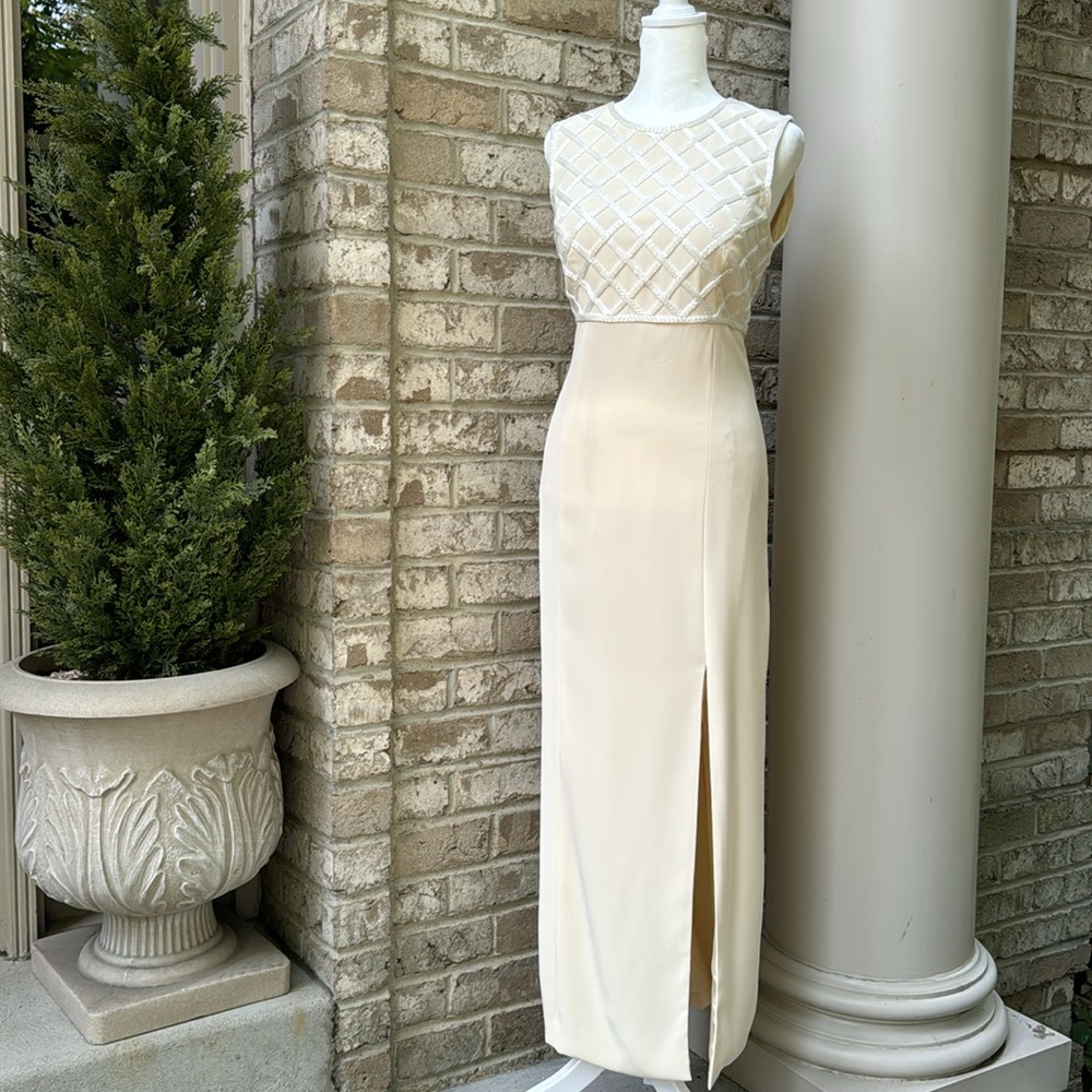 Exquisite BlackTie Oleg Cassini Beaded Cream Formal Gown